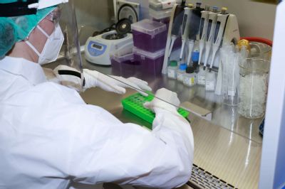 Laboratóriá zvolenskej nemocnice otestovali počas pandémie takmer 7000 vzoriek na koronavírus 